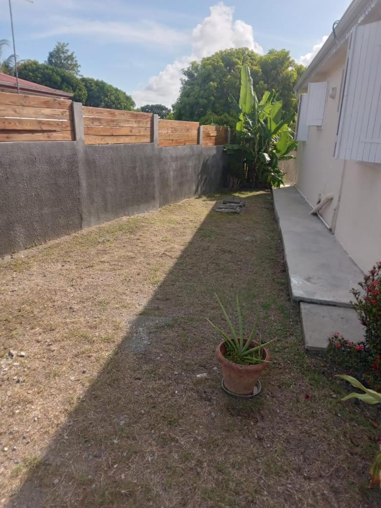Villa Locations Saisonnieres Sainte-Anne  Exterior foto