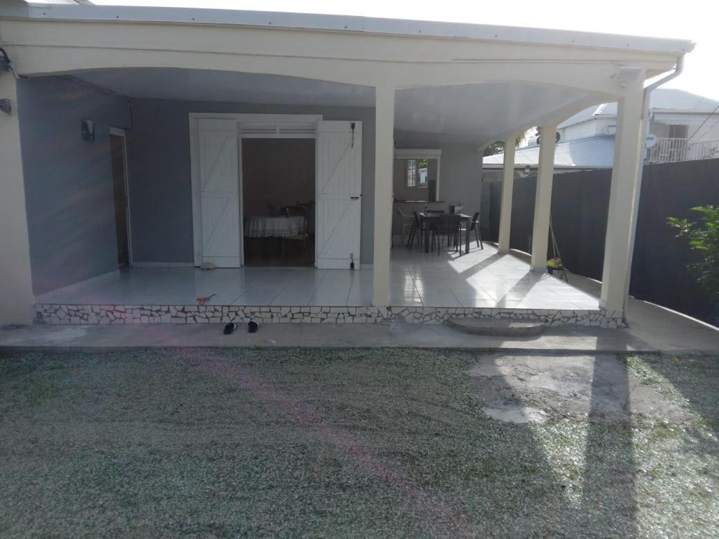 Villa Locations Saisonnieres Sainte-Anne  Exterior foto